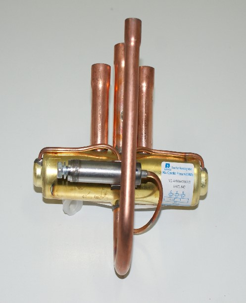 Four Way Reverse Valve 3/8" x 1/2" Type B 1.8 Ton Capacity